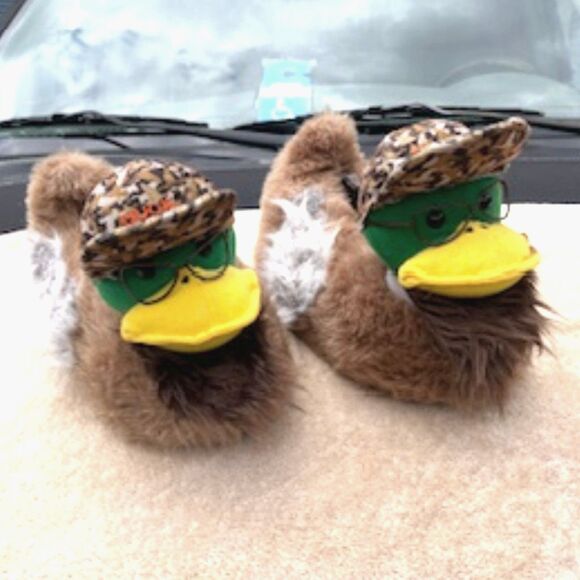 Duck Dynasty Slippers . Shoe Size: 10 - 11 . {One Size Fits Most} - Picture 1 of 9